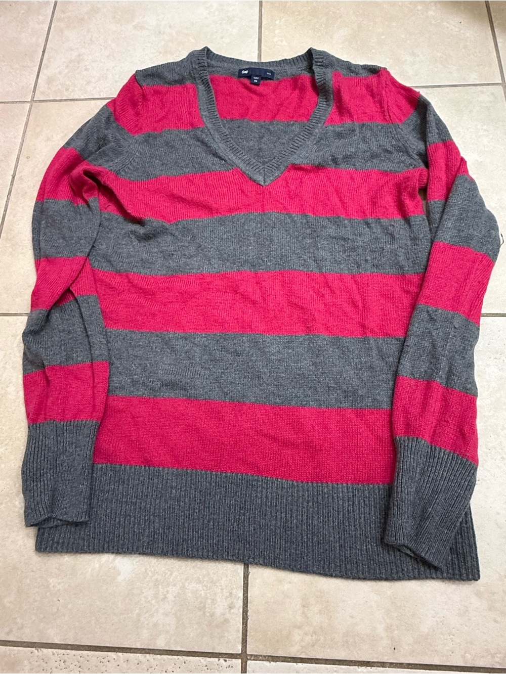 GAP Women’s V-Neck Striped Sweater in Gray and Pink
